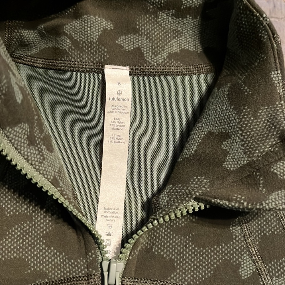 Lululemon Running Jacket - Picture 4 of 5
